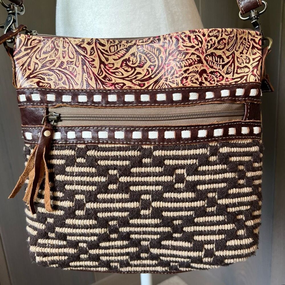 Myra Crossbody Bag “ Knoll-In” Leather Cotton